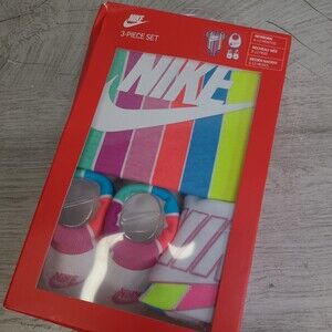 NIKE 6-12 Months Outfit Booties Bib NEW SEALED Multicolor 3 Piece Set